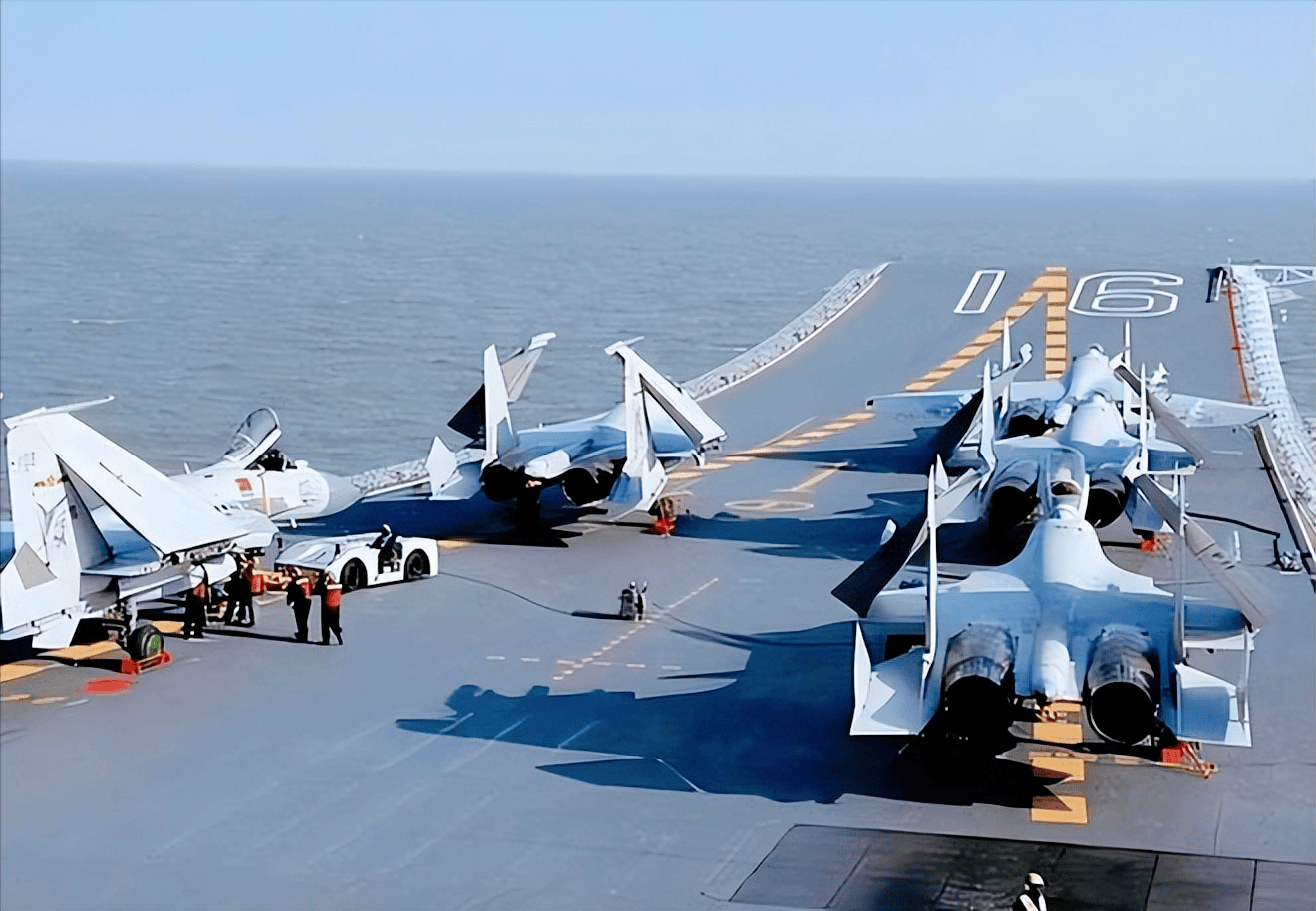 歼-15d电子战飞机:为何能成为电子空战中的猛禽之王?