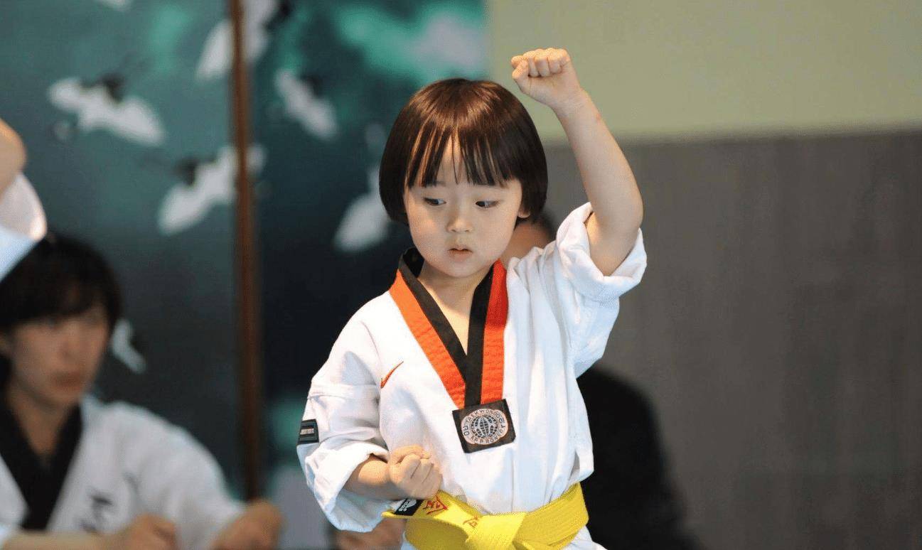 苦练10年的跆拳道冠军,却被未成年杀害,蒋方舟:跆拳道不防身_吴佳莉