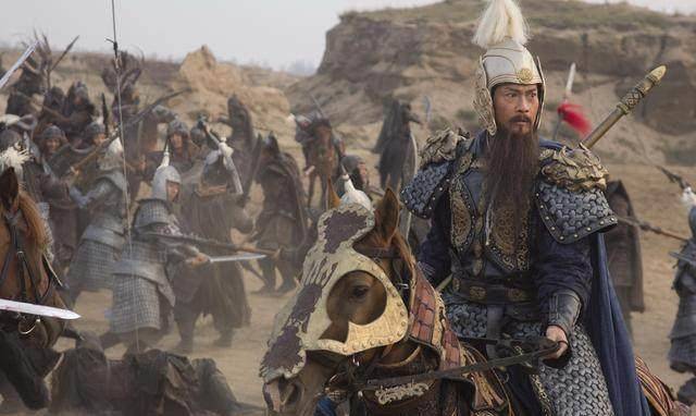 和宋江相当于现在的街头混混,亡命之徒,他们的起义也绝对不是官逼民反