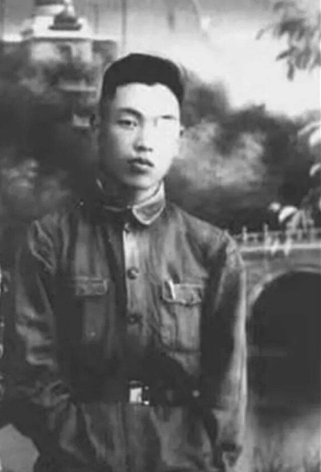 她22岁嫁冻掉四肢的残疾军人,悉心照料55年,去世后丈夫披麻戴孝