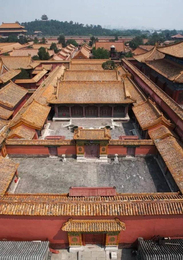 清朝宣示的皇太子,皇帝公开秘密立储,其地位与等级远超亲王