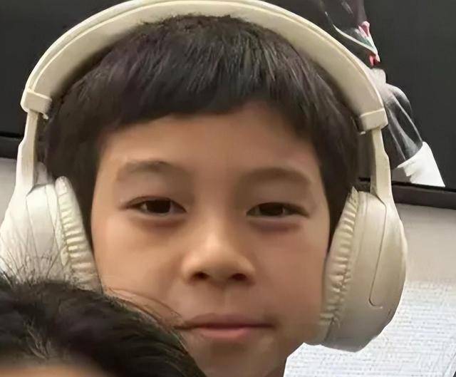 看了郭晶晶3个子女的正脸近照,才明白,霍家的"基因"有多强大