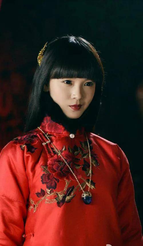 的电视剧《旋风十一人》,后来在网剧《无心法师》中饰演"岳绮罗"一角