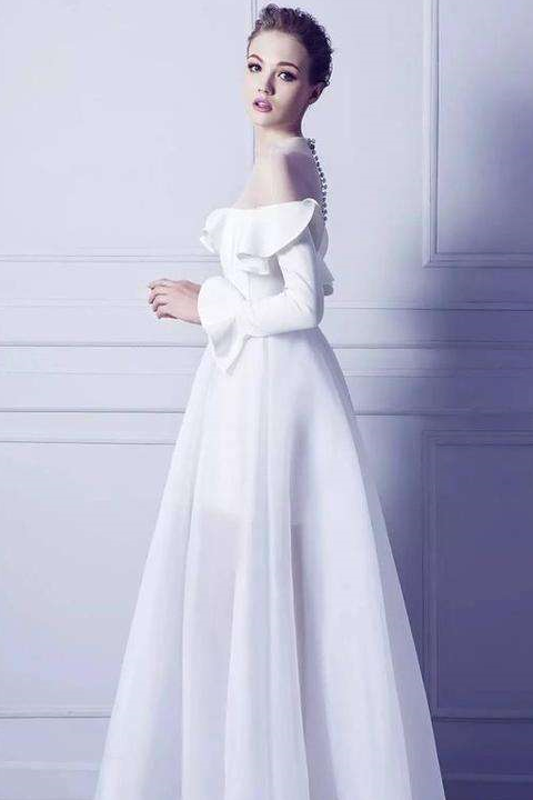 5,优雅知性的水瓶女知性的水瓶座女生,向来是聊天的好对象,因为水瓶女