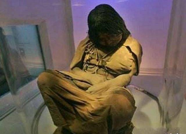 秘鲁发现不腐女尸,专家:死于700年前仅14岁,死因令人无奈