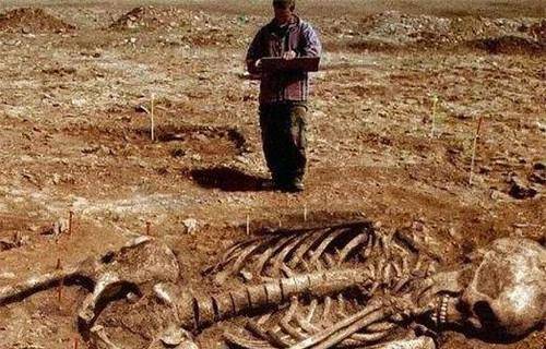 然而,是否还有比罗伯特·潘兴·瓦德罗更高的人类存在呢?