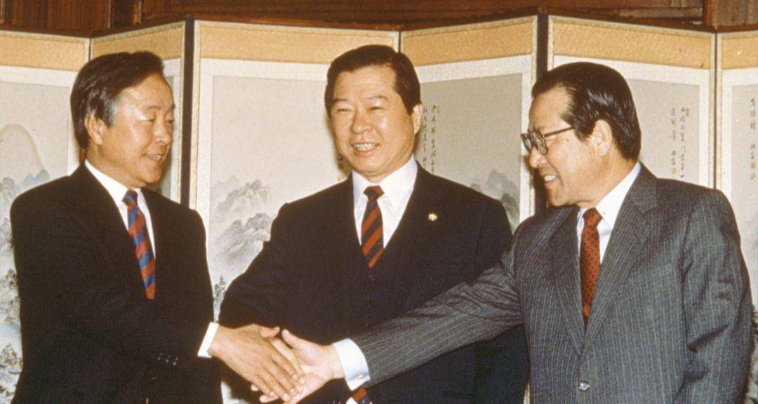 成功当选韩国第一位民选总统,大韩民国完成了从"第五共和国"到"第六