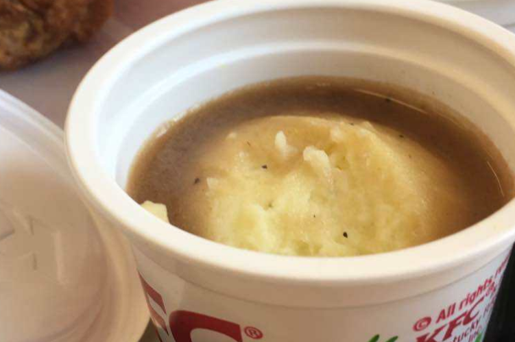 第三种就是肯德基里的芙蓉鲜蔬汤了,去点一些可乐,汽水类的东西还不如