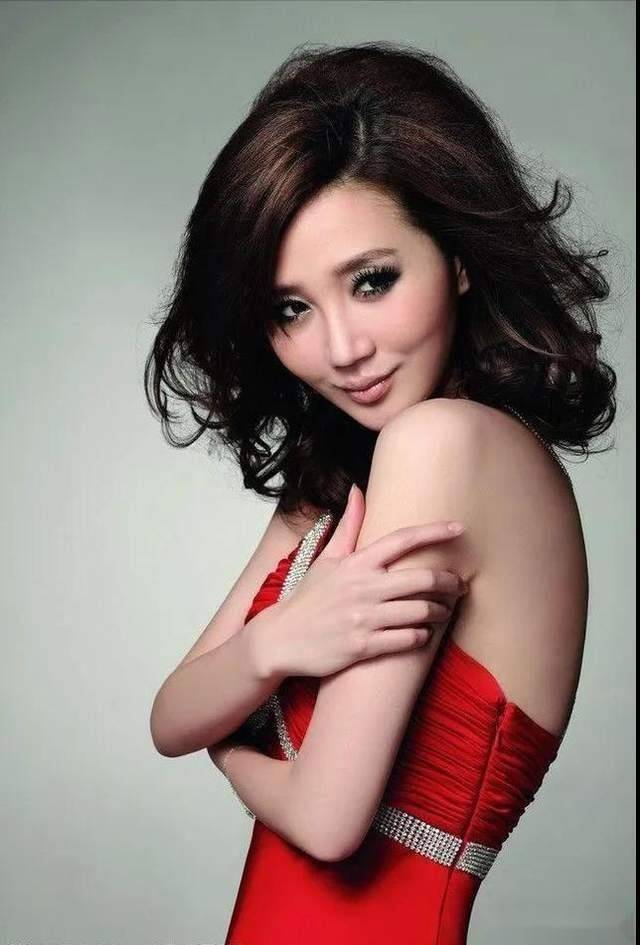 阿朵写真曝光,性感女神的魅力无人能敌!_生活_身材_成为了