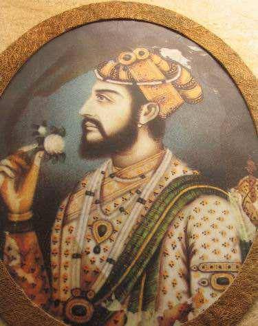 妻子连生14子后枯竭而亡,丈夫花22年建造陵寝,每处都镶了宝石