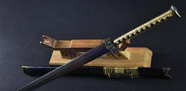 小伙花20万买下赵云佩剑,经鉴定是假的,专家:但它的来头更大