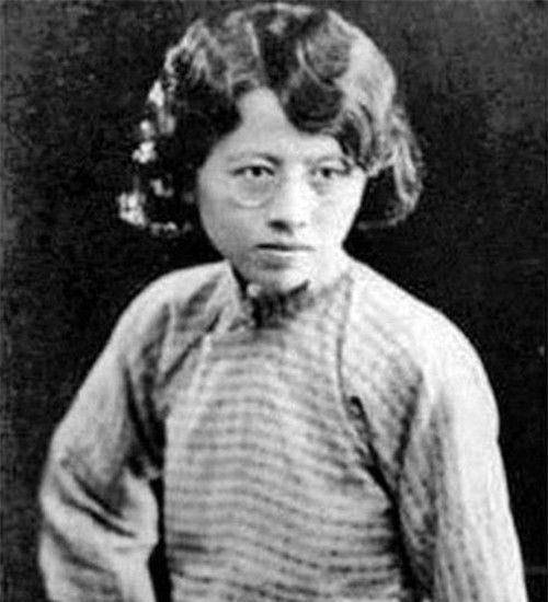 1914年秋,黄侃离开上海去北大教书,此时的黄绍兰已有身孕.