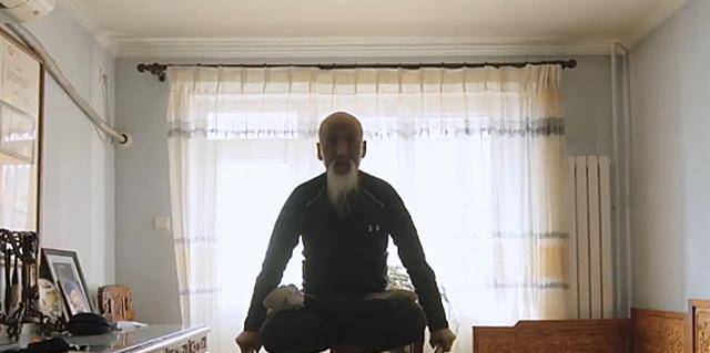 中国缩骨功大师李连贵,骨头可错位重叠,遗憾后继无人,接近失传