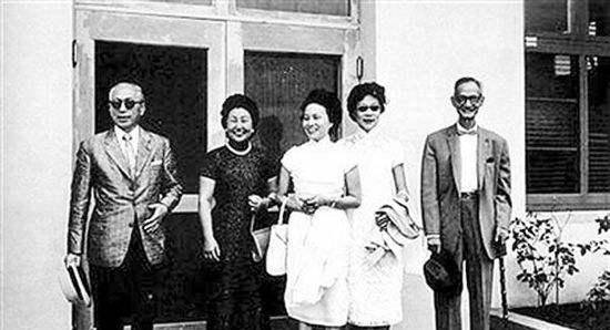 正是在这个时候,他结识了黄蕙兰——"亚洲糖业大王"黄仲涵的女儿.