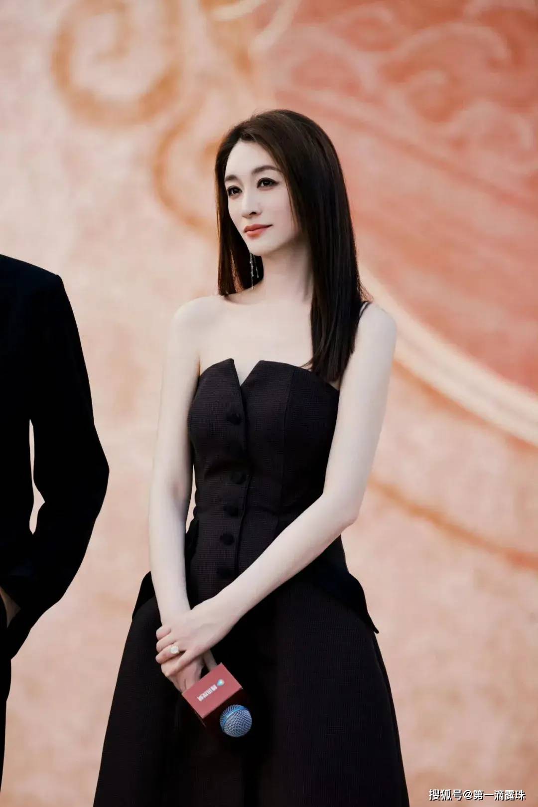 四美聚会照,肚皮都喝红了,笑称四姐妹又美又会演_王晓晨_王启年_李沁
