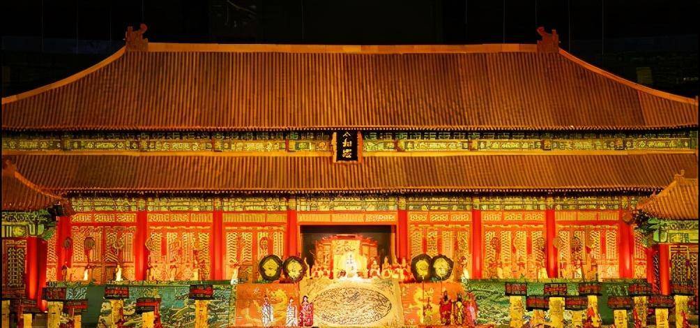 少见的07版舞台剧《红楼梦》:闫妮饰演薛宝钗,斯琴高娃饰贾母