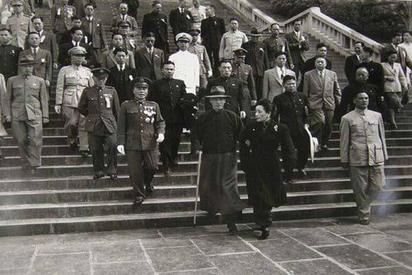 1948年5月20日蒋中正当选总统_蒋介石_钱大钧_萧乃华