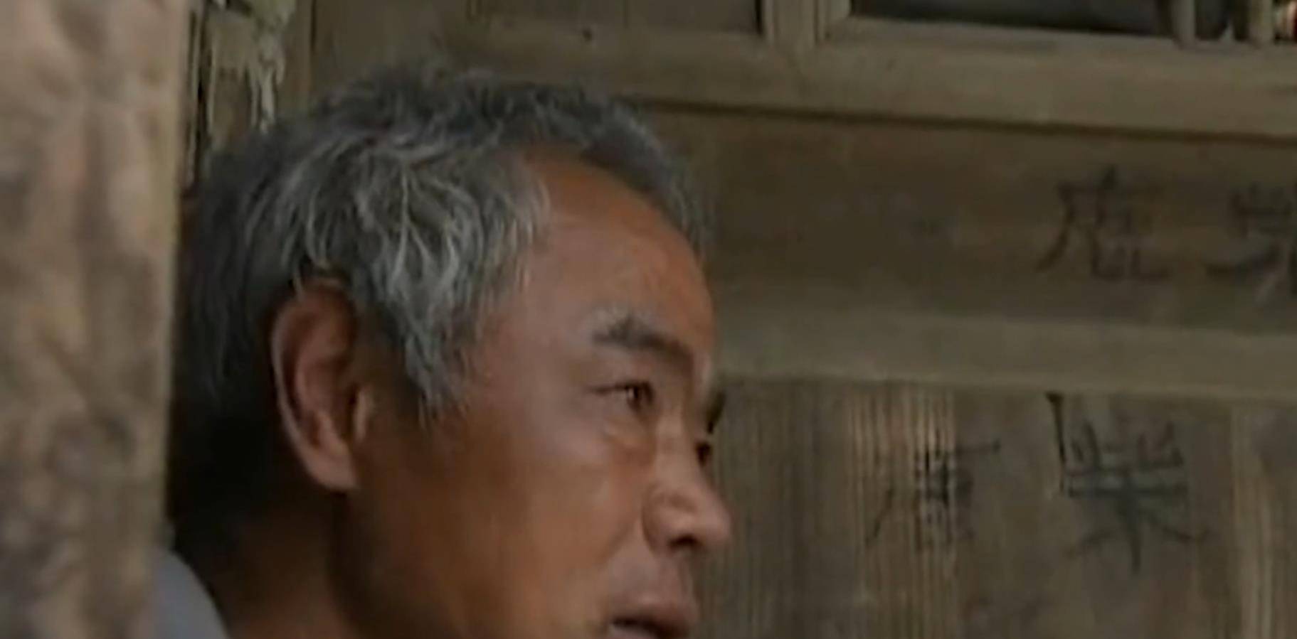 2009年与父亲失散18年的儿子终于回家,哭着说:我妈卖的我