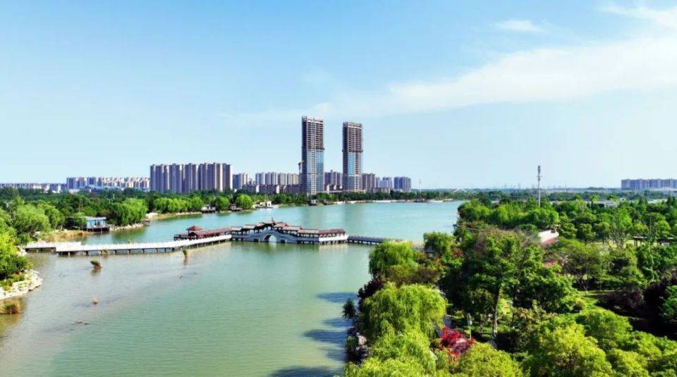 中国旅游日:畅游商丘市日月湖景区,赏景拍照两不误