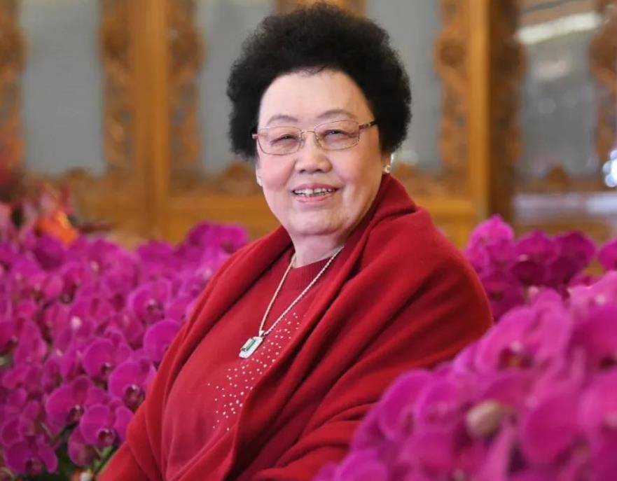 "打工妹"陈丽华:高中辍学白手起家,以505亿身价成中国女首富