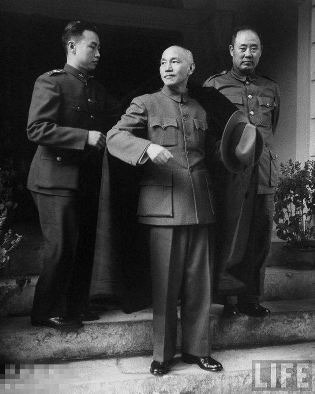 自然,他们会将蒋介石的各项命令记录以后,分别发送到全国各地.