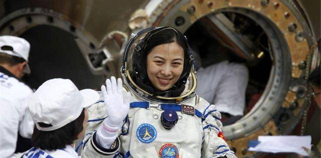 苏联3名宇航员,不穿宇航服直接暴露在太空,40秒内血液汽化丧生