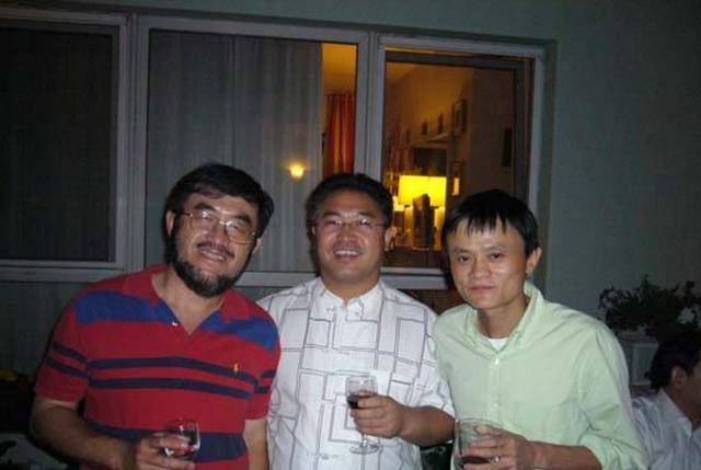 随着公司规模的扩张,吴鹰建立了ut斯达康国际通讯有限公司,成绩斐然.