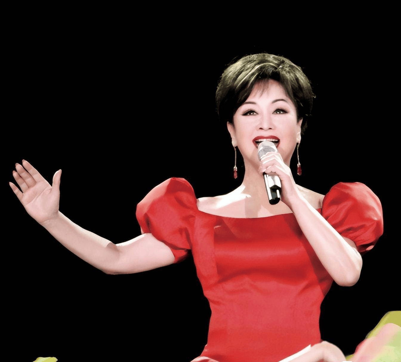 著名歌唱家李谷一:为父母离异落泪,将继母当成亲妈孝顺