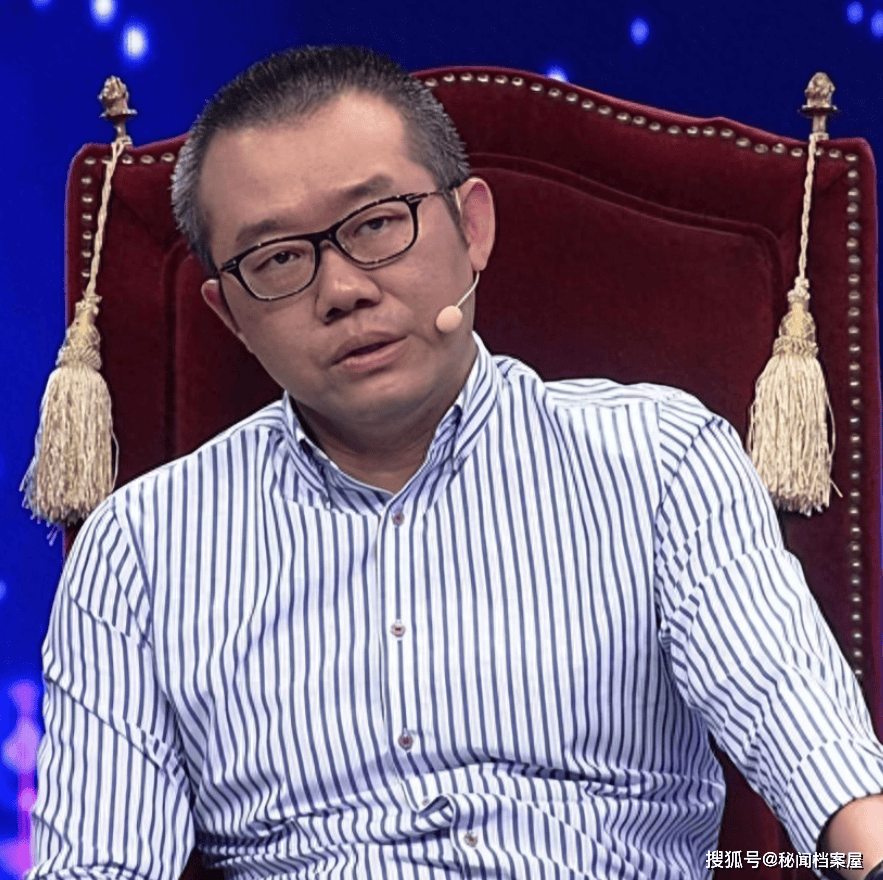 当时是在飞机上,一位网友突然认出来涂磊来了.