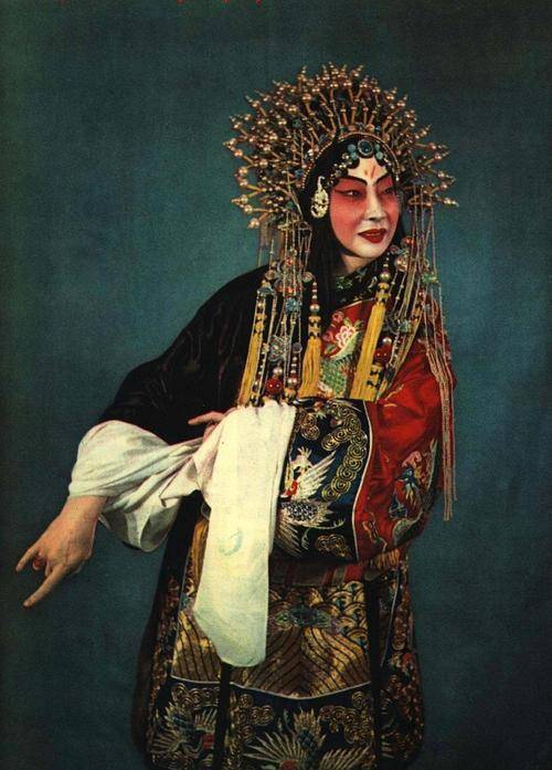 婆婆去世,22岁孟小冬上门奔丧被赶,丈夫梅兰芳:家里有老婆了