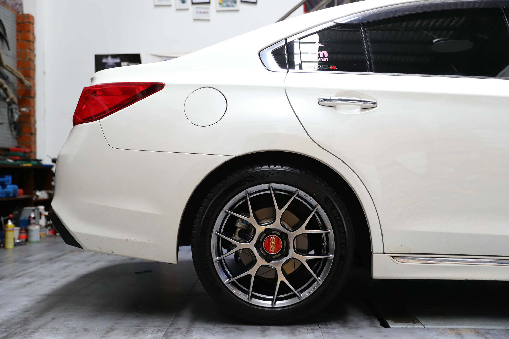 轮毂成为斯巴鲁力狮的点睛之笔:日本bbs re-v7锻造轮毂改装历程