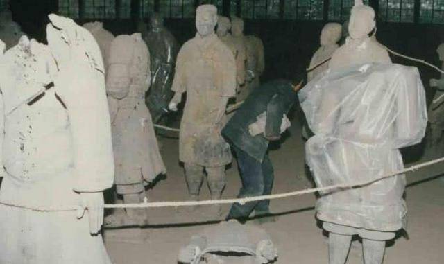 1987年,临潼一农民盗窃一将军俑头卖30万,后来用自己生命来还账