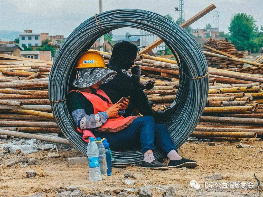 《离乡父母》摄影:马秋蝶f(回族)全国光影助学工程二十二校区高中二