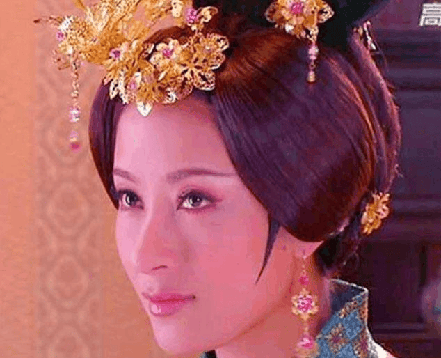 这件事也就不了了之了,据说土匪头子结婚的时候新娘的凤冠霞帔就是从