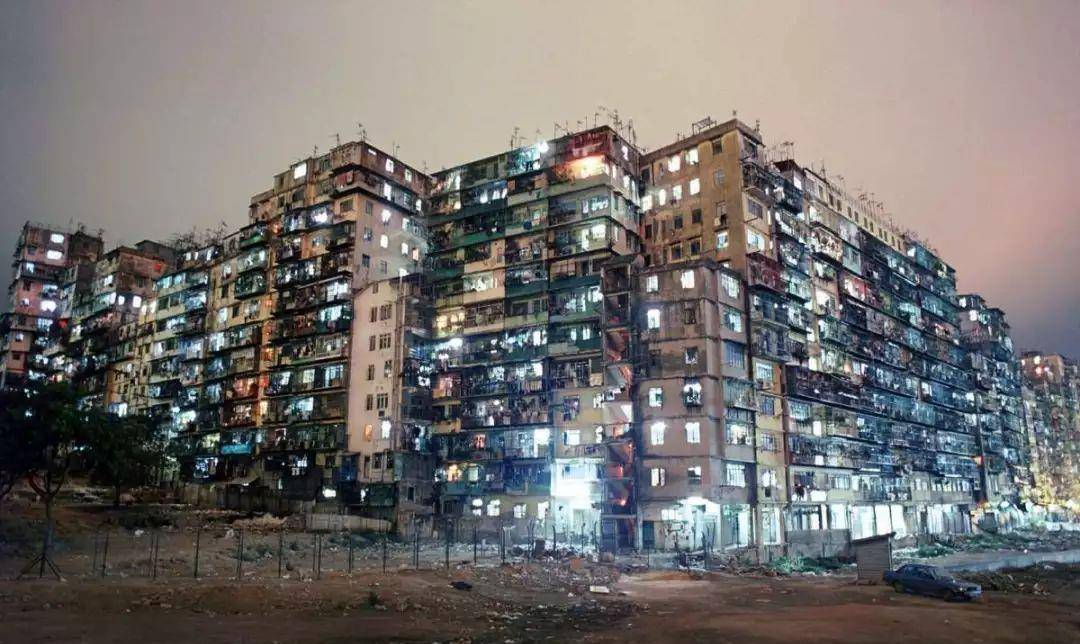 1980年代的香港九龙城寨,一个连警察都不敢进的禁区,究竟多乱?