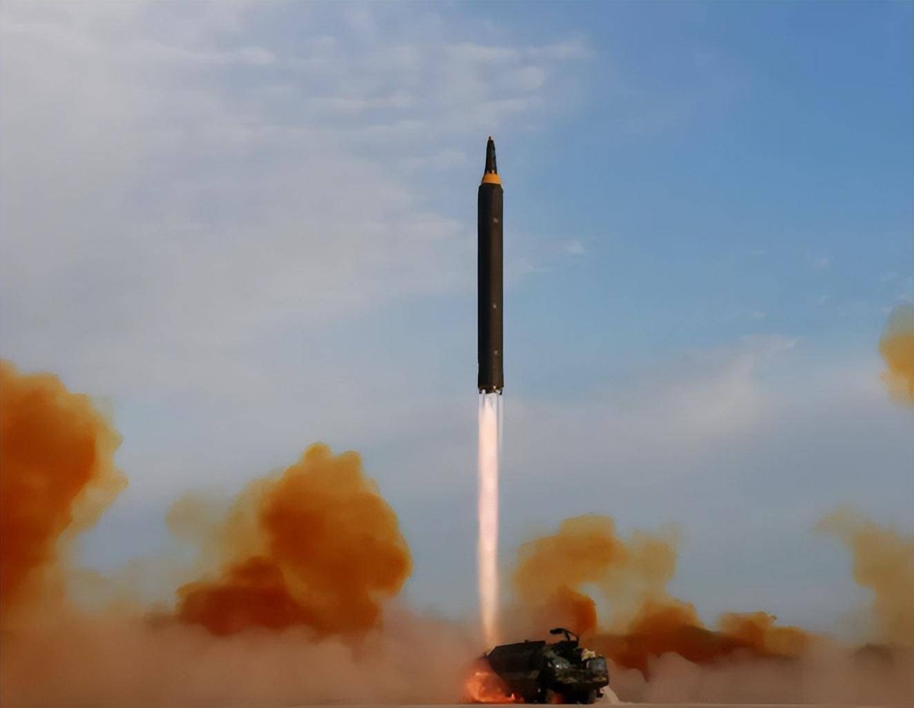 朝鲜导弹太多,工厂堆积如山,只要俄军付钱,几百枚导弹