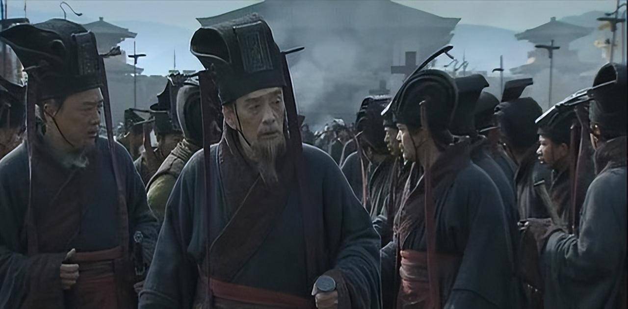 下定决心要弄死董卓的吕布派同郡心腹骑都尉李肃与泰谊,陈卫等十余名