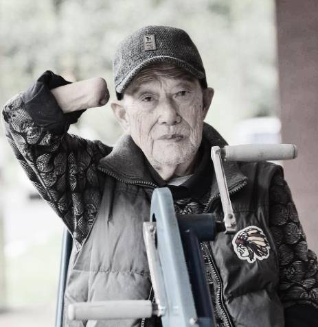 一等功臣于水林,断臂后睡马棚多年,首长找到他泪流满面_坦克_美军_翟