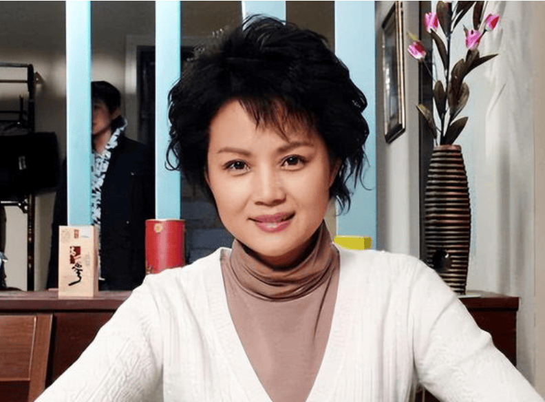 她是"最心机"的女明星,二婚嫁百亿影帝,一家四口全是演员_生活_茹萍