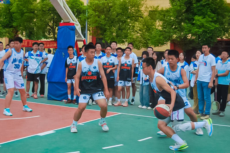 四川南充:龙门中学隆重举行第二十届球类运动会