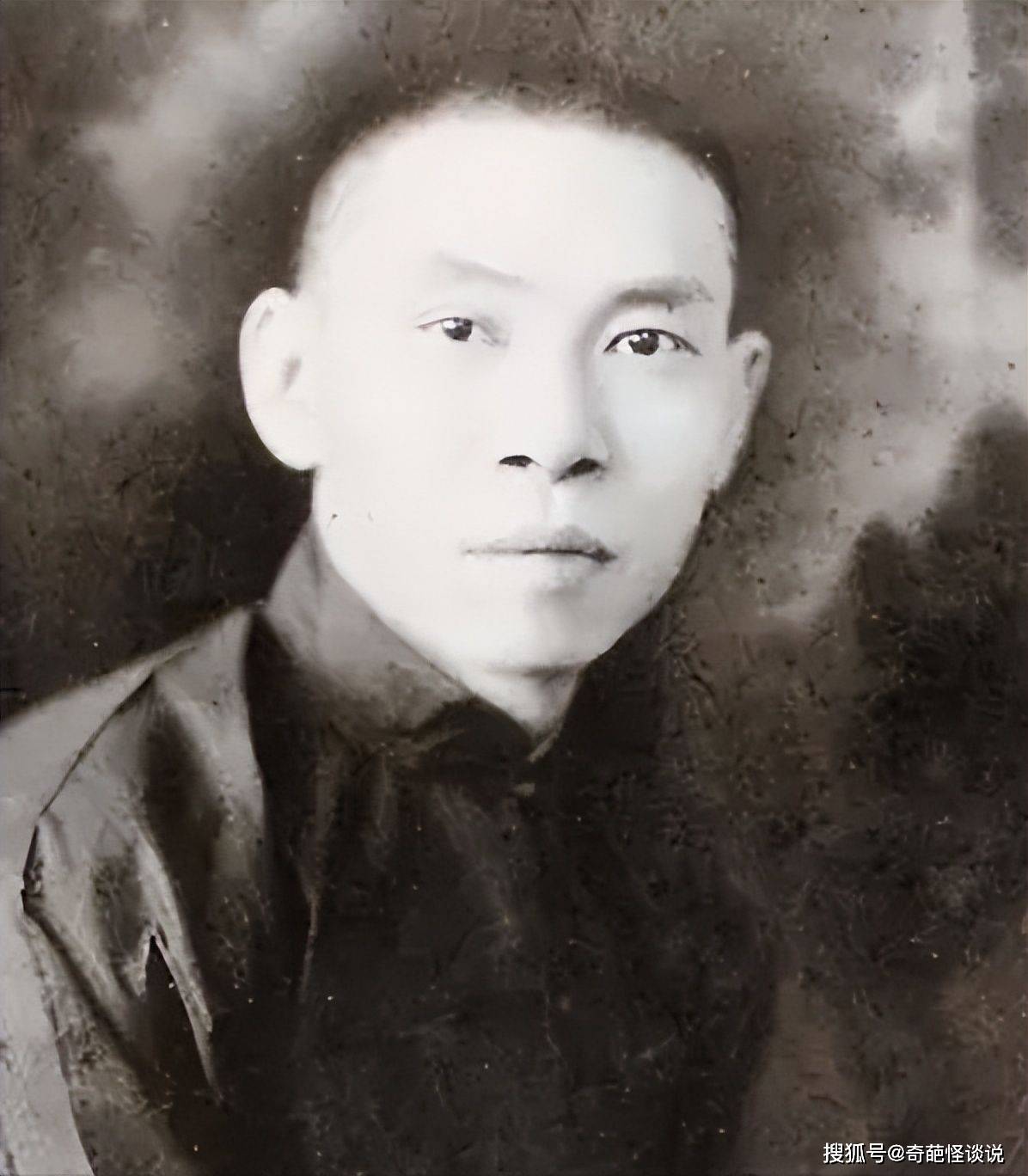 杜月生,后因章太炎建议改名为镛,号月笙,是中国近代上海青帮的头目