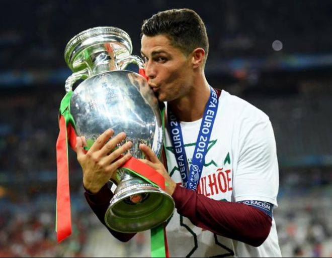 葡萄牙公布欧洲杯名单:c罗领衔!b席b费在列 41岁佩佩入选