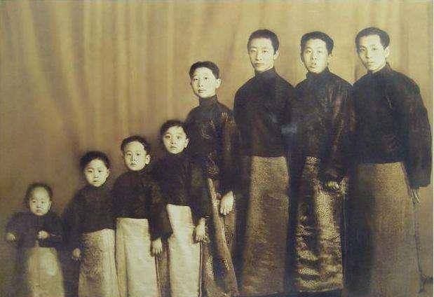 他们依次是(从左往右)张学良,张学铭,张学曾,张学思,张学森,张学浚,张