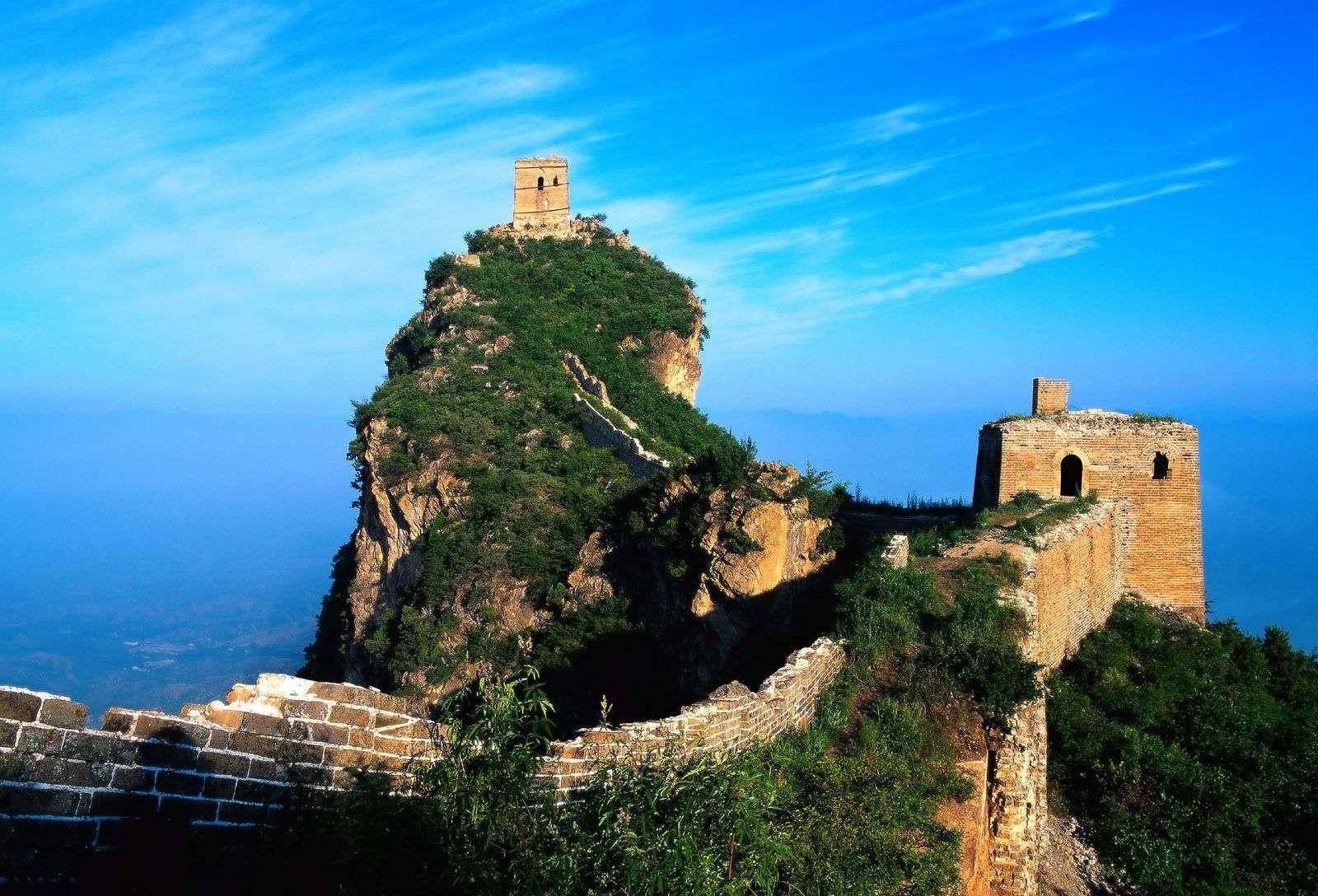 秦始皇为何修建长城来被动防御匈奴,而不像汉武帝那样主动出击?