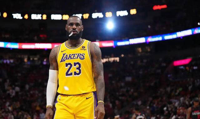 他的身体素质是成功的关键因素之一,其完美结合的身高,体重,力量,速度