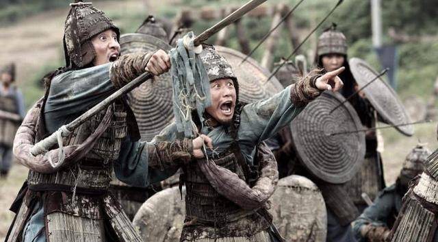 古代影视剧中,战争从早打到晚,难道士兵都不需要吃饭上厕所吗?
