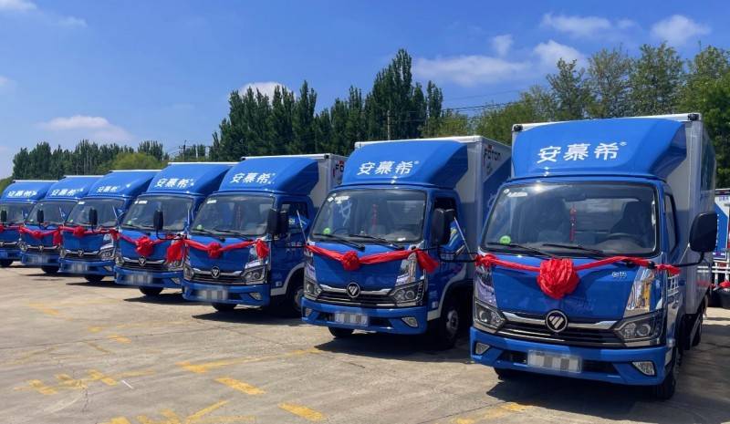 双向奔赴 携手共进 37台奥铃m卡成功交付伊利安慕希