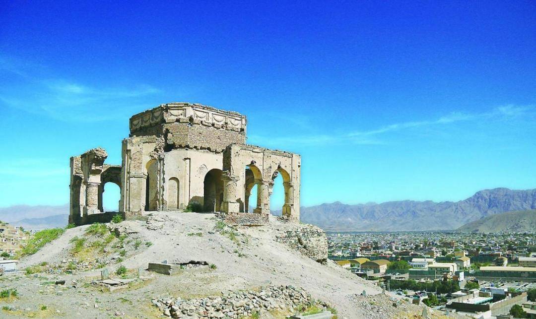 拳打伊朗脚踢印度,曾经称霸亚洲的阿富汗,为何沦落如此?