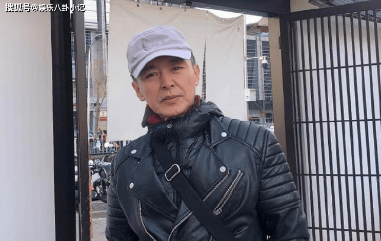 他是"军旅一哥",与发妻结婚33年零绯闻,儿子有才颜值高是歌手