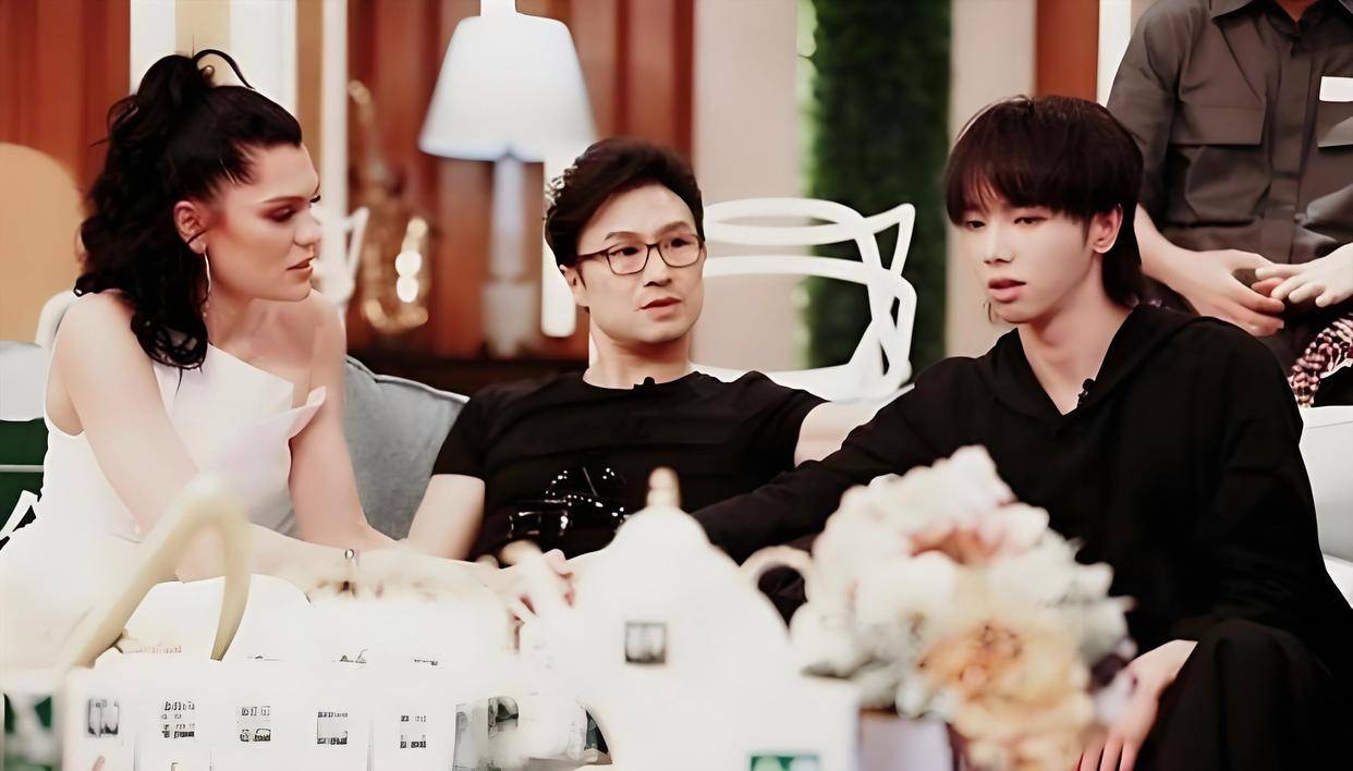 汪峰520认爱森林北,女方撞脸多位女星,是华晨宇迷妹,嘲讽比祝福多